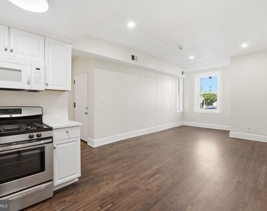 1038 6th Street Ne - Photo Thumbnail 3