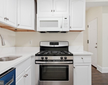 1038 6th Street Ne - Photo Thumbnail 2