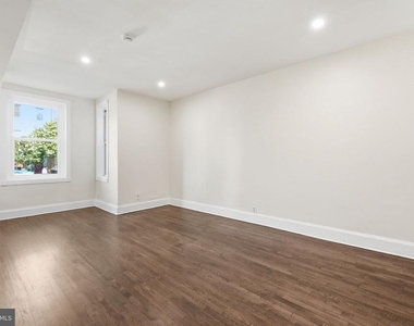 1038 6th Street Ne - Photo Thumbnail 4