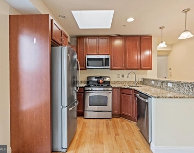 922 Madison Street Nw - Photo Thumbnail 2
