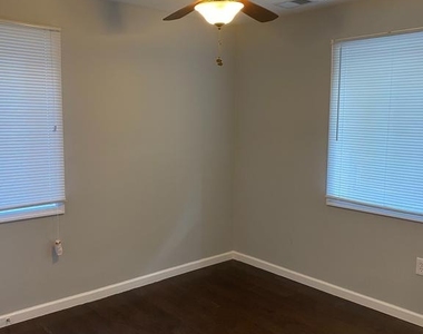 1216 Savannah Place Se - Photo Thumbnail 4
