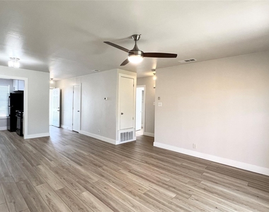 11208 Renel Dr - Photo Thumbnail 2