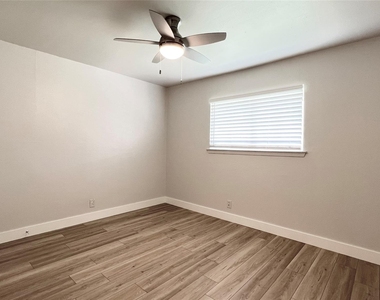 11208 Renel Dr - Photo Thumbnail 3