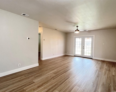 11208 Renel Dr - Photo Thumbnail 4