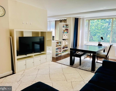 4000 Tunlaw Road Nw - Photo Thumbnail 2