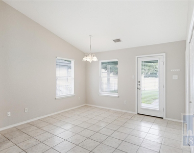 437 Sampson - Photo Thumbnail 4