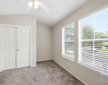 437 Sampson - Photo Thumbnail 14