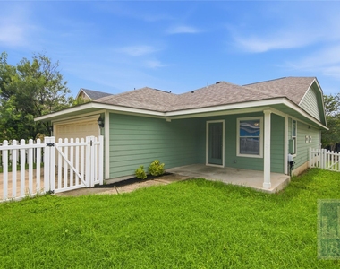 437 Sampson - Photo Thumbnail 20