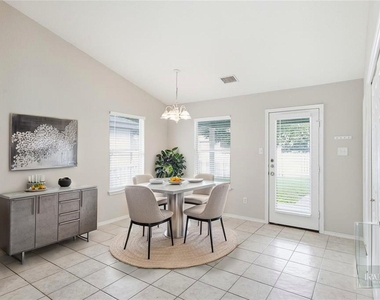 437 Sampson - Photo Thumbnail 26