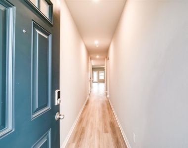 1532 Homestead Farms Dr - Photo Thumbnail 8