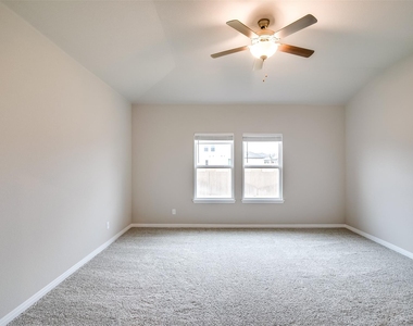 1532 Homestead Farms Dr - Photo Thumbnail 12