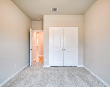 1532 Homestead Farms Dr - Photo Thumbnail 16