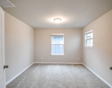 1532 Homestead Farms Dr - Photo Thumbnail 19