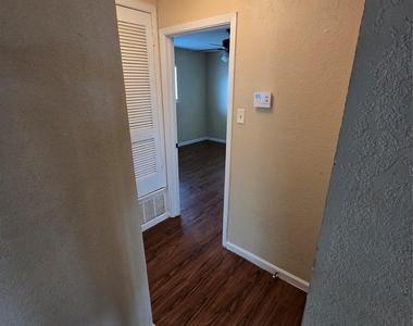 7102 Dan Jean Dr - Photo Thumbnail 9
