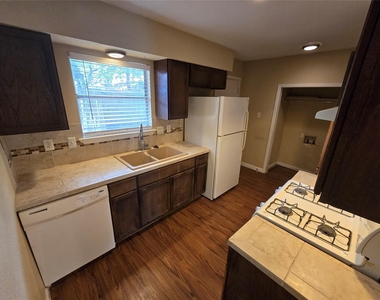 7102 Dan Jean Dr - Photo Thumbnail 2