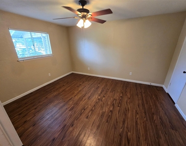 7102 Dan Jean Dr - Photo Thumbnail 4