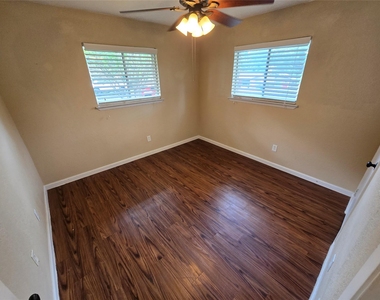 7102 Dan Jean Dr - Photo Thumbnail 6