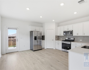 10925 Tildon Ave - Photo Thumbnail 6