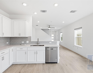 10925 Tildon Ave - Photo Thumbnail 8