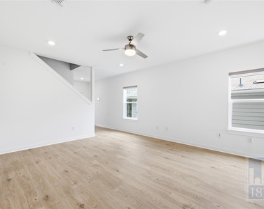10925 Tildon Ave - Photo Thumbnail 3