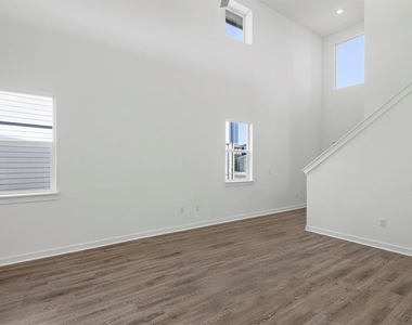 7911 Linda Michelle Ln - Photo Thumbnail 20