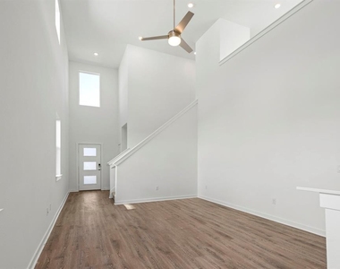 7911 Linda Michelle Ln - Photo Thumbnail 3