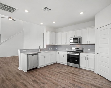 7911 Linda Michelle Ln - Photo Thumbnail 5