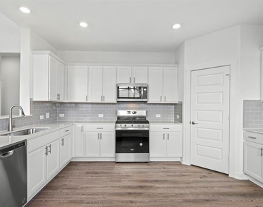 7911 Linda Michelle Ln - Photo Thumbnail 4