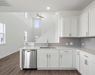 7911 Linda Michelle Ln - Photo Thumbnail 6