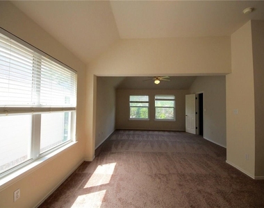 15843 Garrison Cir - Photo Thumbnail 10