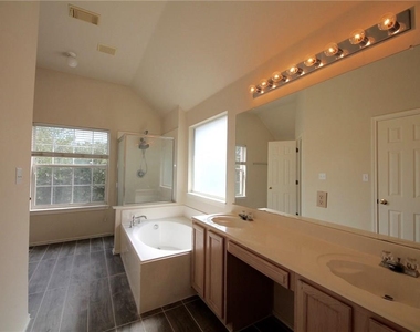 15843 Garrison Cir - Photo Thumbnail 12