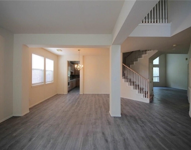 15843 Garrison Cir - Photo Thumbnail 3