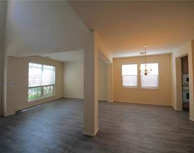 15843 Garrison Cir - Photo Thumbnail 2