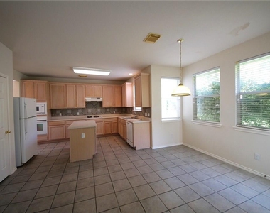 15843 Garrison Cir - Photo Thumbnail 7