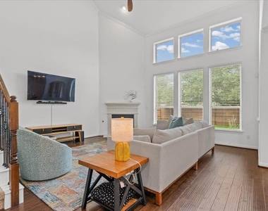 4128 Geary St - Photo Thumbnail 8