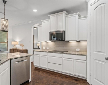 4128 Geary St - Photo Thumbnail 3