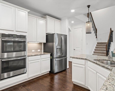 4128 Geary St - Photo Thumbnail 2
