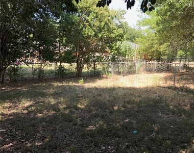 1303 N Bishop - Photo Thumbnail 12