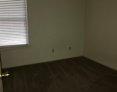 1303 N Bishop - Photo Thumbnail 8