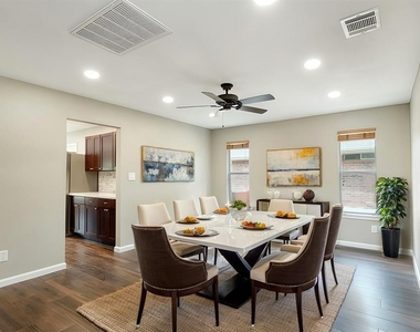 2412 Willow Way - Photo Thumbnail 4