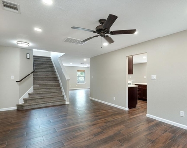 2412 Willow Way - Photo Thumbnail 9