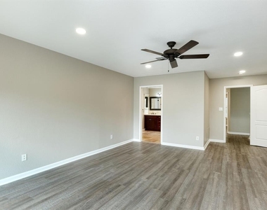 2412 Willow Way - Photo Thumbnail 15