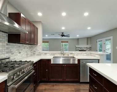 2412 Willow Way - Photo Thumbnail 6
