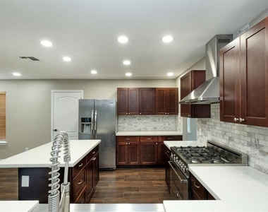 2412 Willow Way - Photo Thumbnail 5