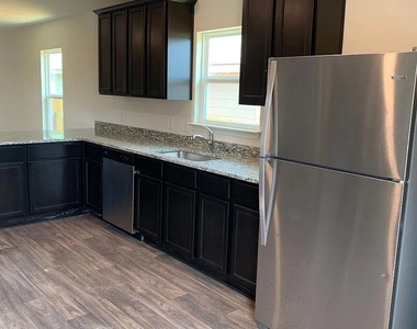 108 N Allington Cir - Photo Thumbnail 11