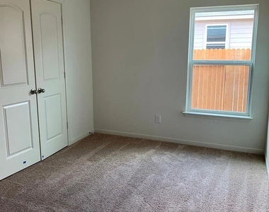 108 N Allington Cir - Photo Thumbnail 5