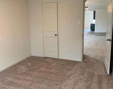 108 N Allington Cir - Photo Thumbnail 6