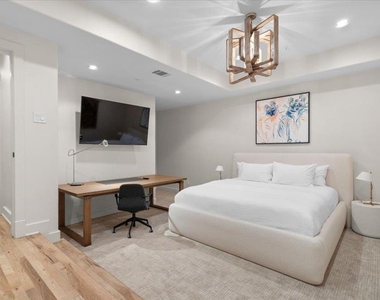 1529 Barton Springs Rd - Photo Thumbnail 2