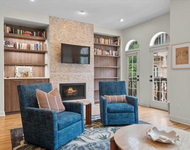 1529 Barton Springs Rd - Photo Thumbnail 17