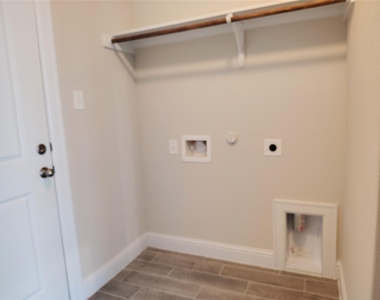 7801 Dakota Cir - Photo Thumbnail 13